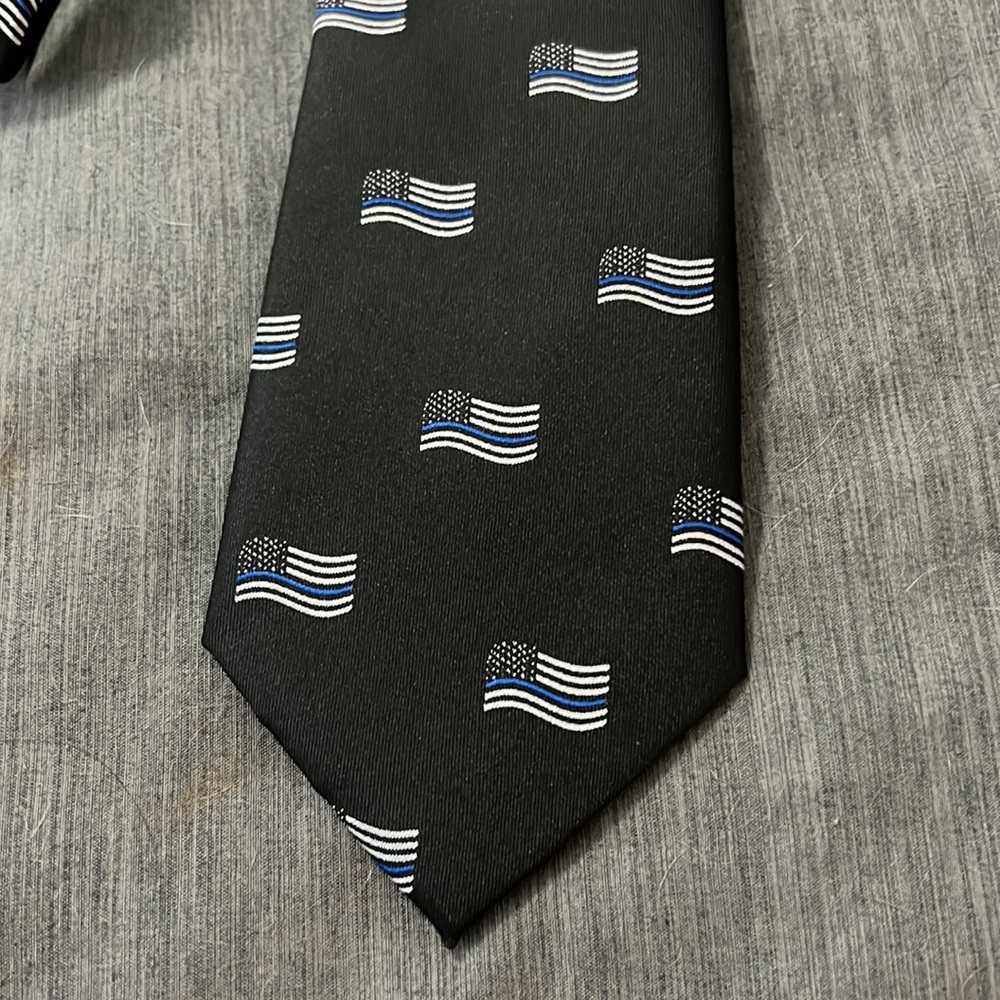 Tie - Picture 3 of 4